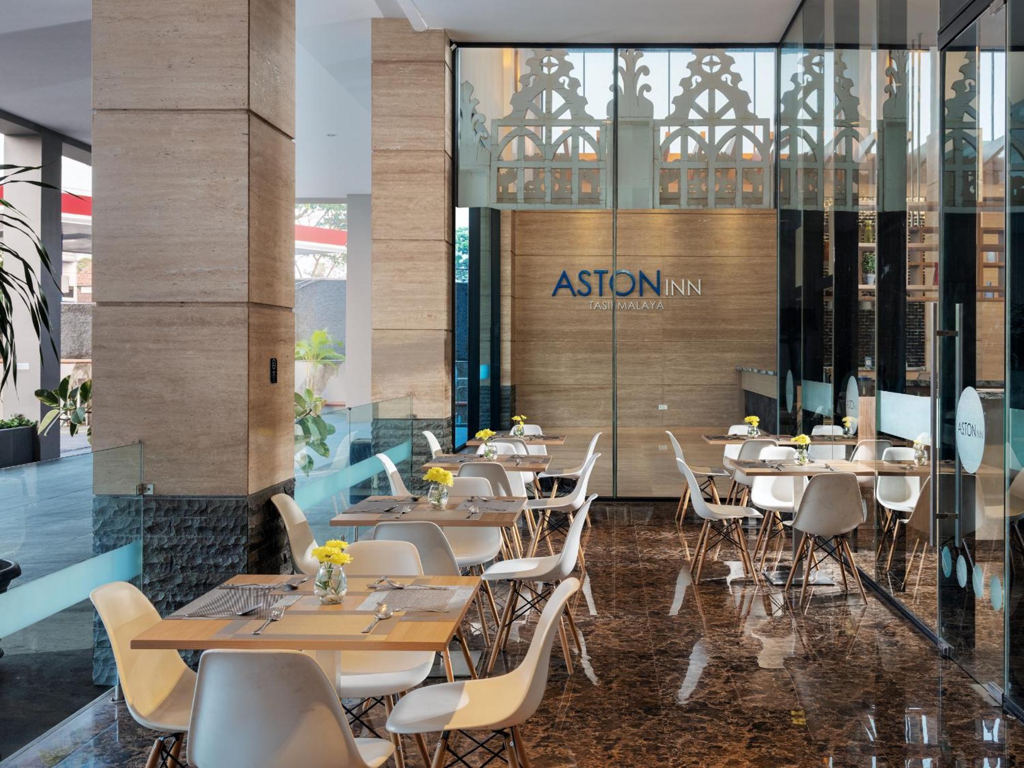 Aston Inn Тасікмалая Екстер'єр фото