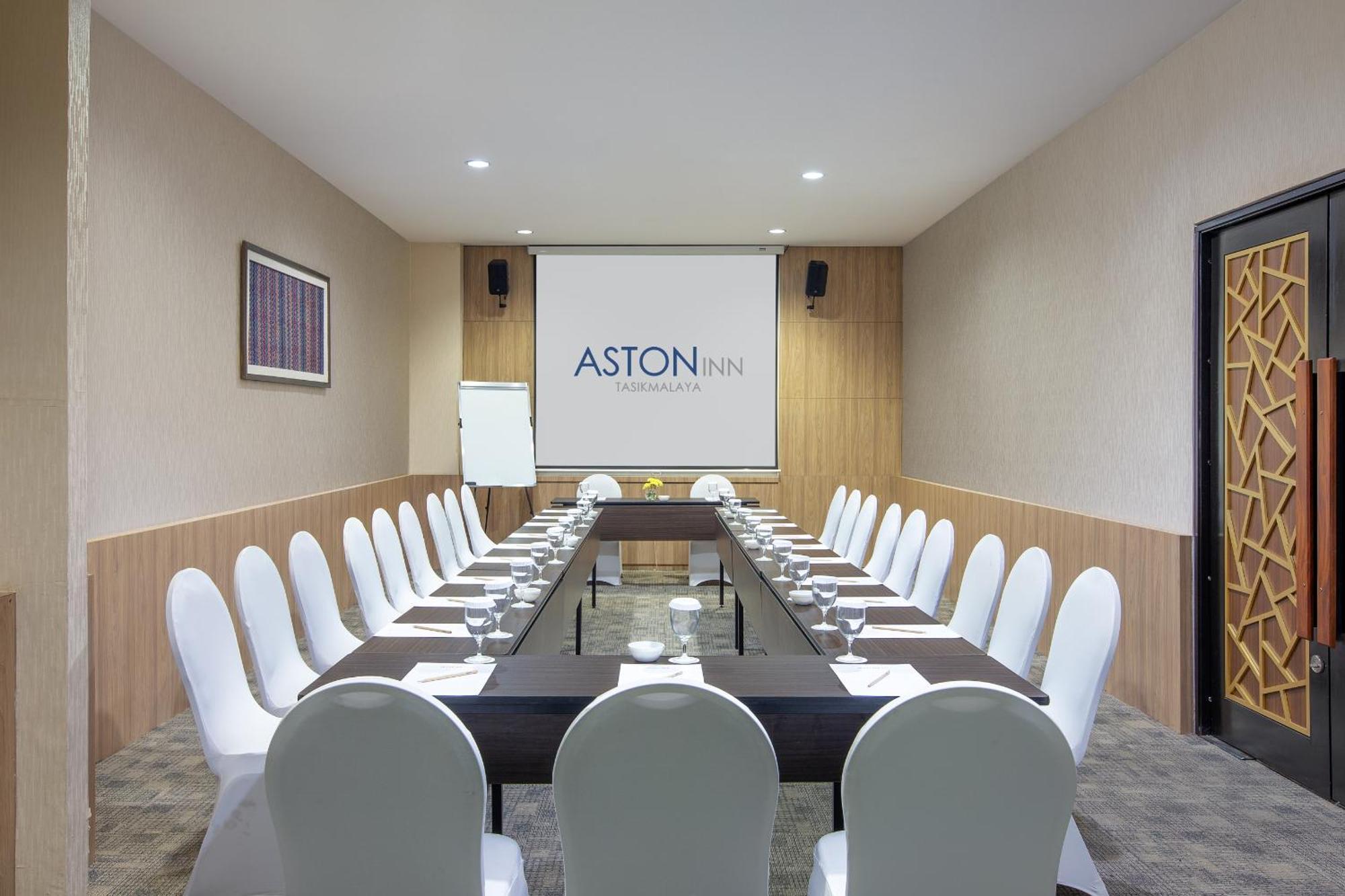Aston Inn Тасікмалая Екстер'єр фото